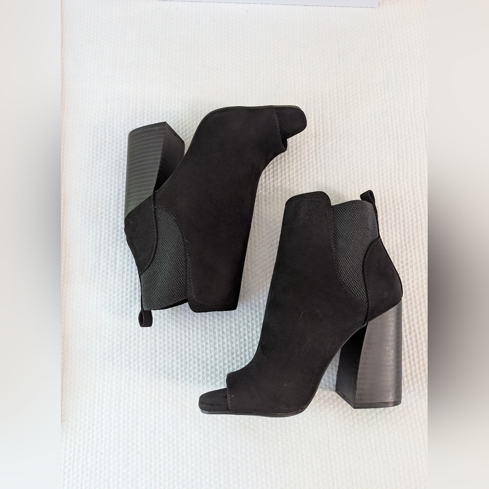 Qupid Black Ankle Booties Sleek Stylish Size 5.5.